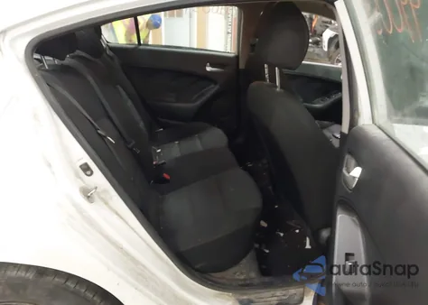 2018 Kia Forte Lx z USA, uszkodzony, nr VIN 3KPFK4A70JE213837